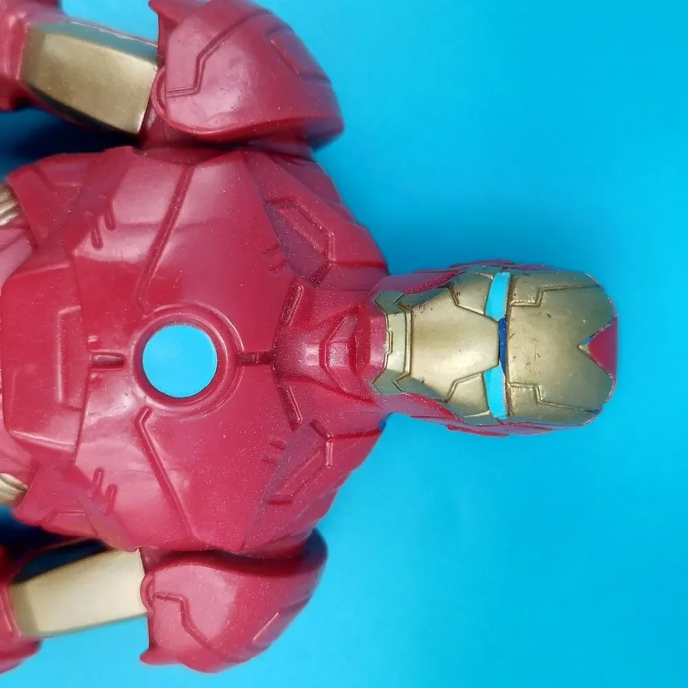 Hasbro Marvel Iron Man Action Figure 2019 Red Gold Blue 8.5